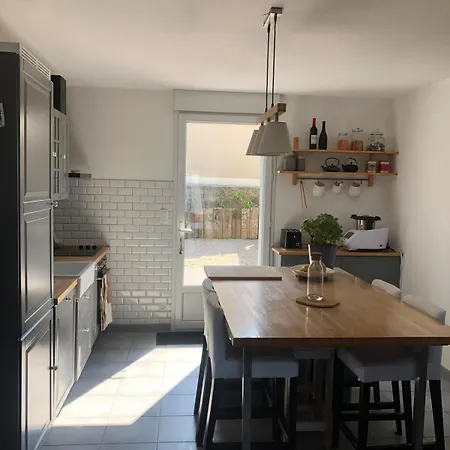Charmante Maison De *